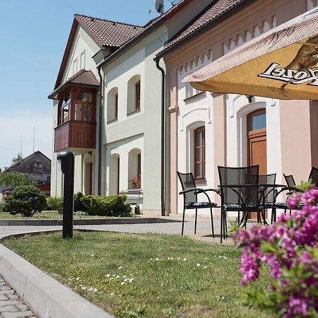 Penzion Nad Oborou Hradec Králové Exteriör bild