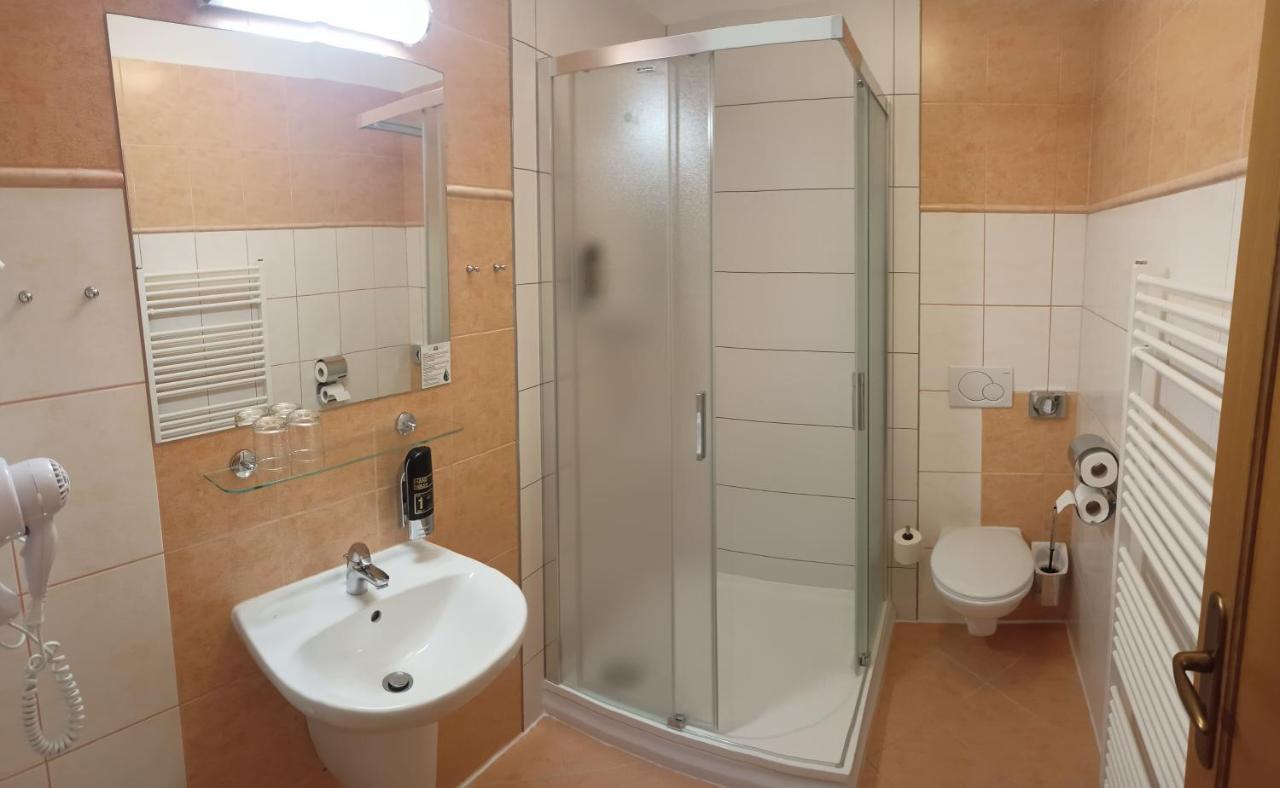Penzion Nad Oborou Hradec Králové Exteriör bild