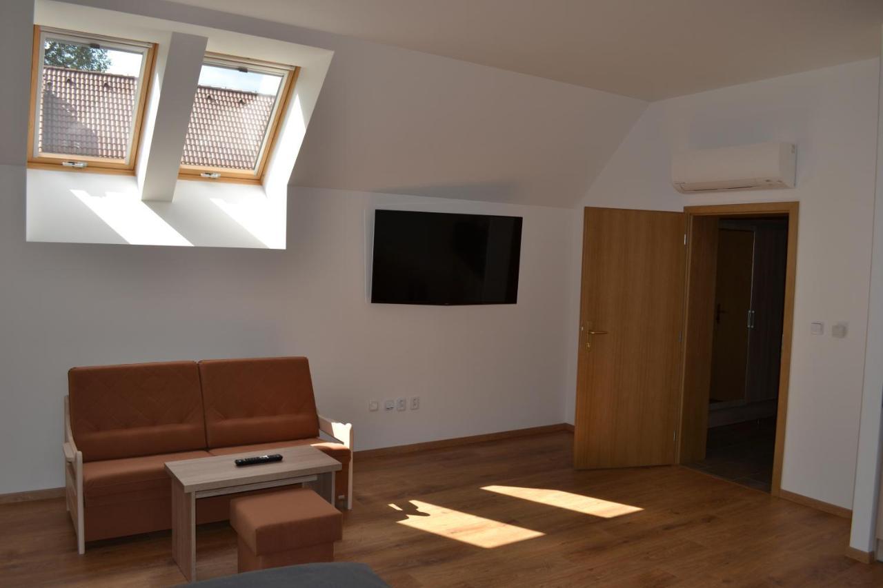 Penzion Nad Oborou Hradec Králové Exteriör bild