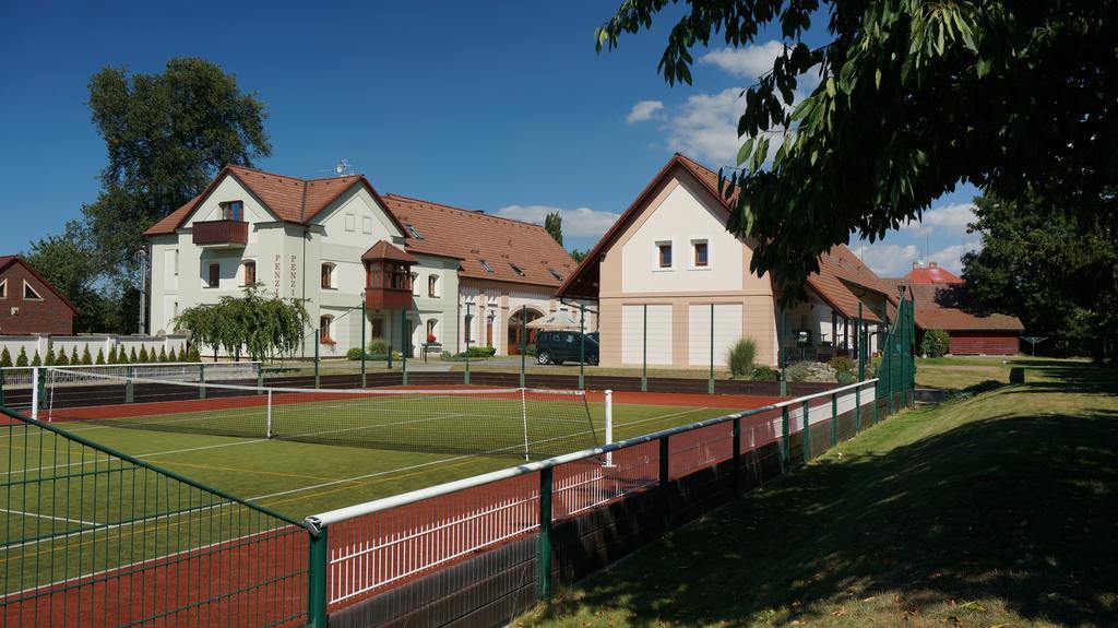 Penzion Nad Oborou Hradec Králové Exteriör bild