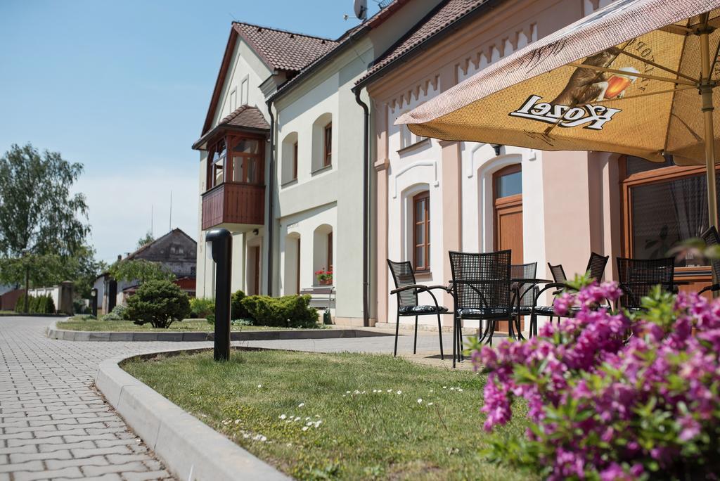Penzion Nad Oborou Hradec Králové Exteriör bild